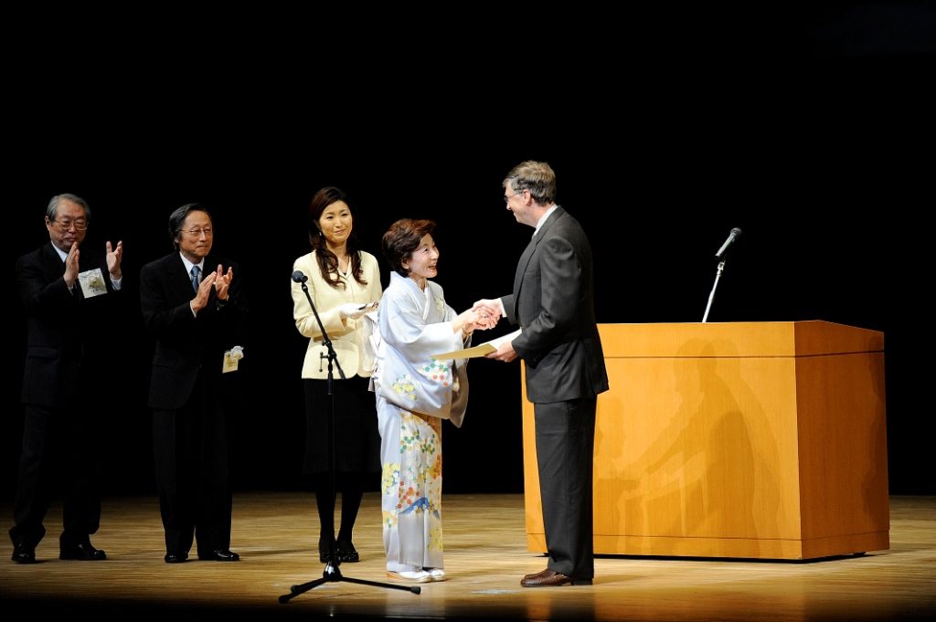Bill Gates receives GOI PEACE AWARD 2008-Tokyo, Japan-November 9, 2008