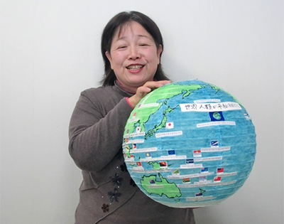 Ms.-Yuriko-Kaneda_Flag-Globe-01